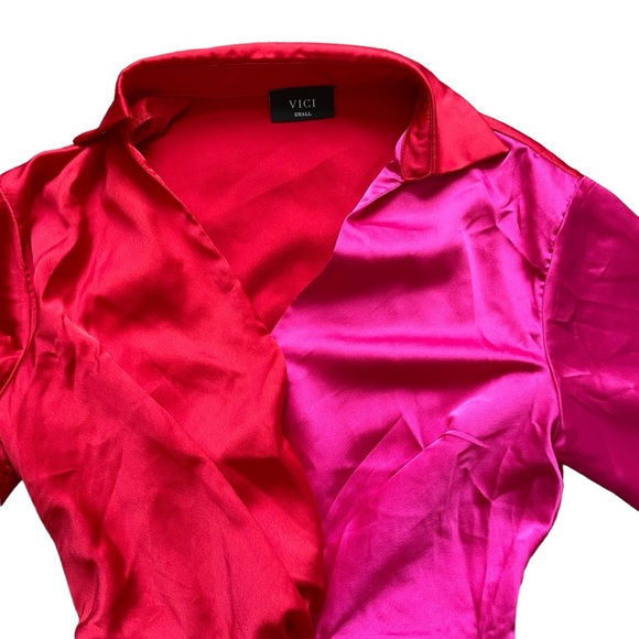 NWOT VICI Women’s Colorblock Pink Red Twist Front Satin Blouse Size Small - Picture 4 of 6